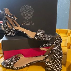 Vince Camuto Black and white sandal